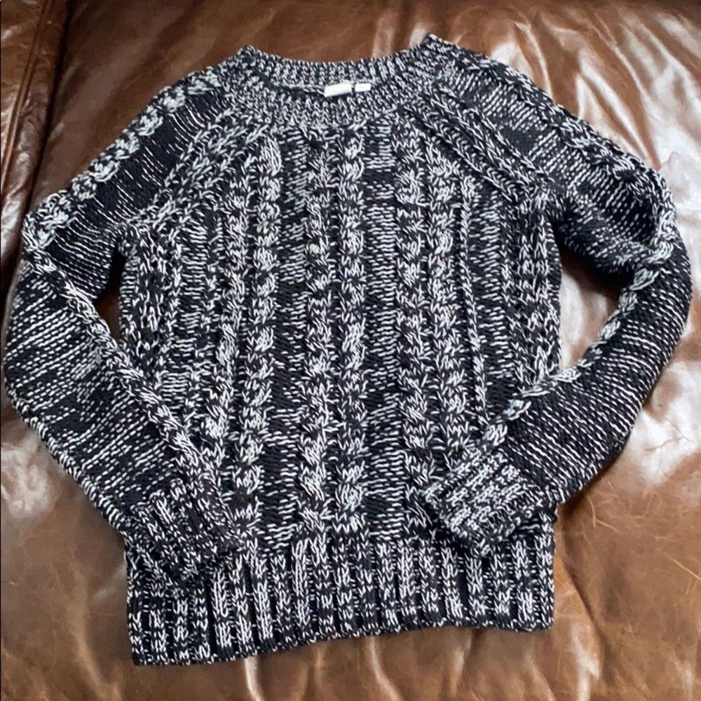 Gap sweater